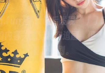 登录以后发现“//51cg.fun”的内容，感觉我在追剧，但其实是在看现实剧。