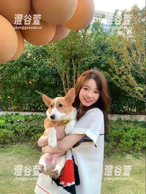瘫坐在沙发上，翻开51在线吃瓜，快速下载，真心推荐这种放松方式。