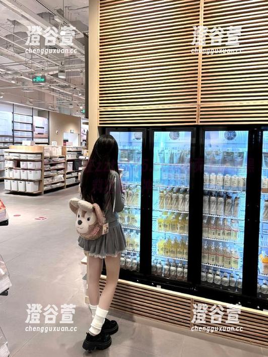 在zztt155.ccm网页上刮起黑料狂潮，冲啊！