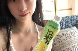 听说“吃瓜51”传送门里有最新瓜，等着我一边盯着屏幕一边犯花痴。