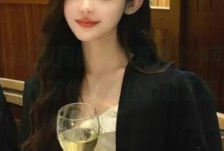 吃瓜网的泡泡真是个小可爱，观看的同时也忍不住心动了呢！