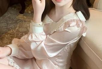 网红在在线吃瓜首页的大戏连连，看着看着我的关注点却跑偏了…