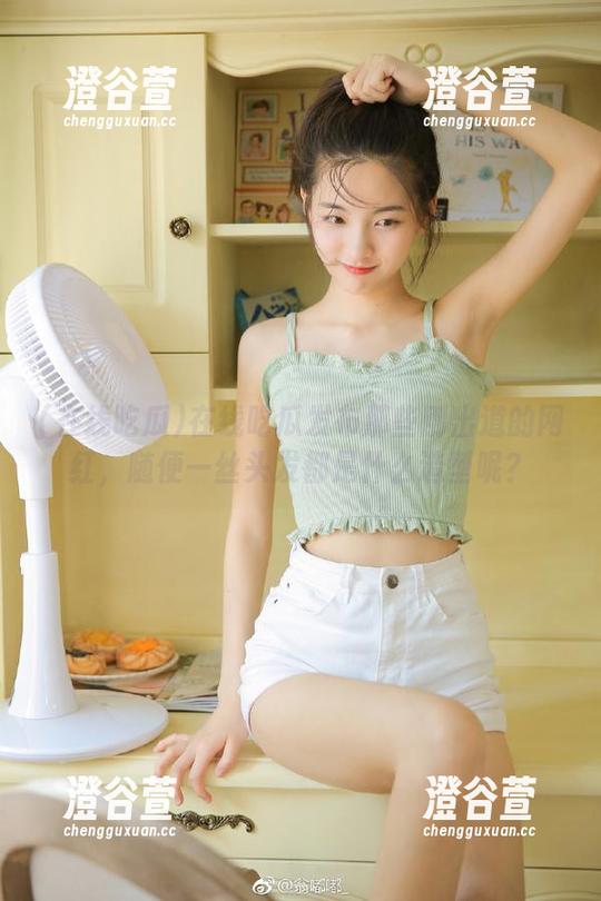 在线吃瓜发布那些刚出道的网红，随便一丝头发都是什么造型呢？