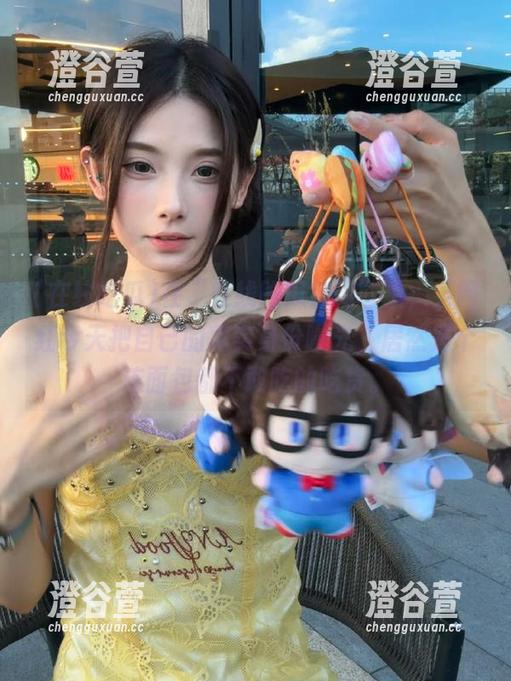 在“在线吃瓜官网”上，某网红今天把自己的真实身份曝光，居然是个连面包都不敢吃的吃货。