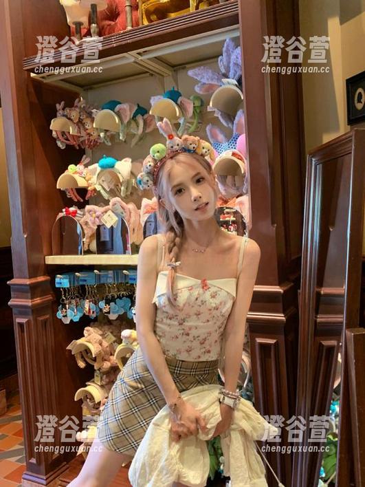 不说别的，“我要吃瓜网”的校园黑料入口就是你情我愿的剧场。