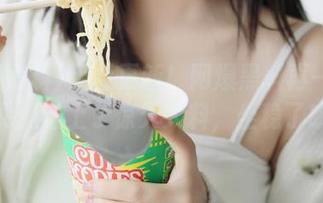 无耻更新！网爆黑料再一次给瓜民们送上了惊天大料，坐稳了哦！
