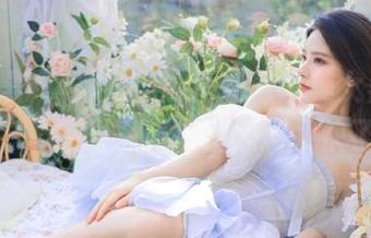 劝你认真观看“美女黑料网”，因为一眼瞥出黑料太快了