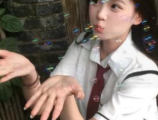 “黑料网”不关灯，网页上可都是深夜八卦小道消息！